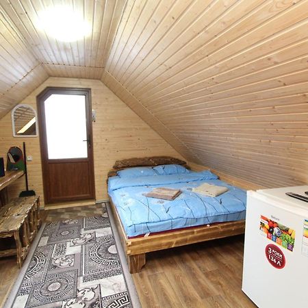 "Лісова Ягода" Яблоница Номер фото