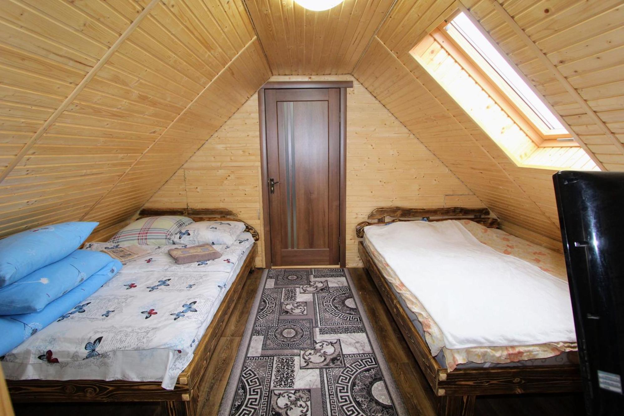 "Лісова Ягода" Яблоница Номер фото