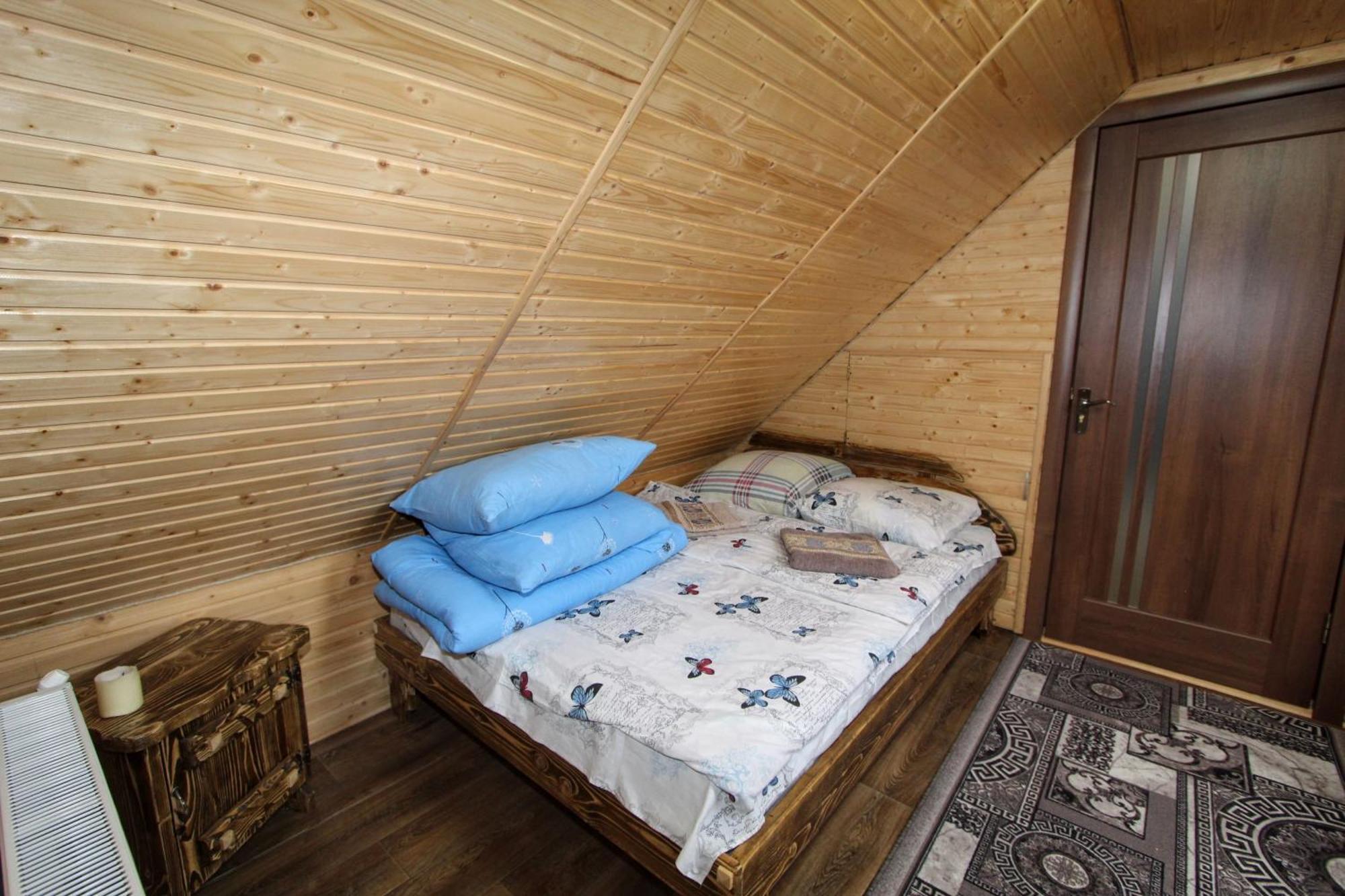 "Лісова Ягода" Яблоница Номер фото